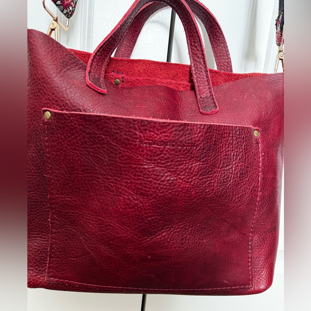 Portland Leather Medium Crossbody Tote in Merlot color